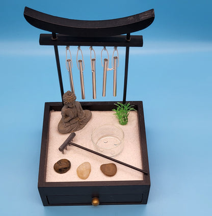 JARDIN ZEN EN BOIS DÉCORÉ DE CARILLONS EN MÉTAL + TIROIR