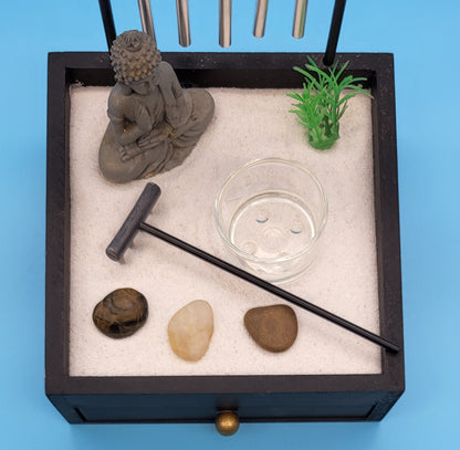 JARDIN ZEN EN BOIS DÉCORÉ DE CARILLONS EN MÉTAL + TIROIR