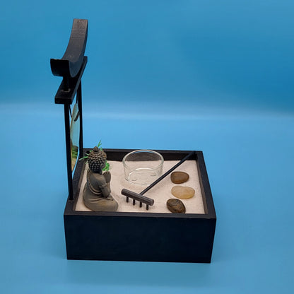 JARDIN ZEN EN BOIS DÉCORÉ D’UN GONG EN MÉTAL + TIROIR