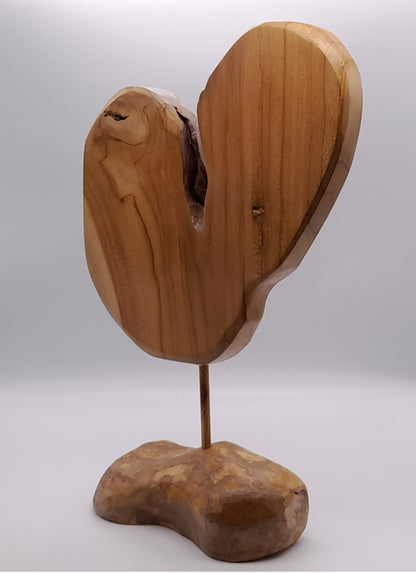 GRANDE SCULPTURE "JOLI COEUR" EN TECK + SOCLE EN BOIS D'OLIVIER - UNIQUE, ARTISANALE & ORIGINALE
