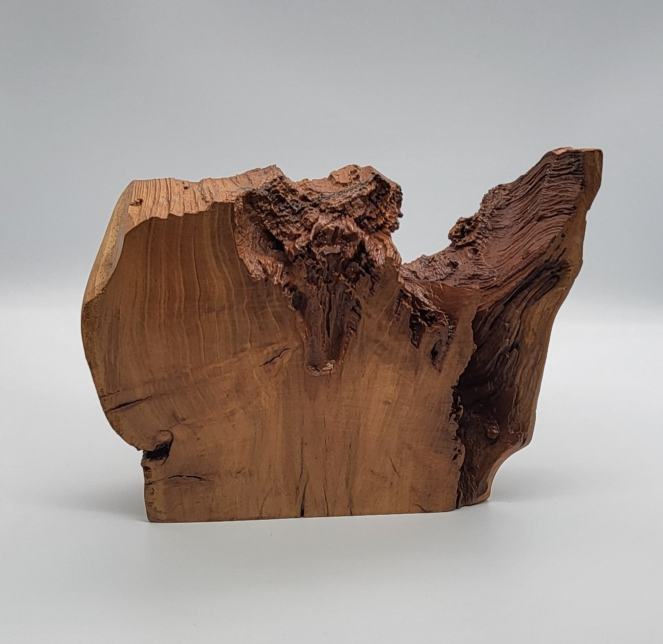 SCULPTURE " PIC ABSTRAIT " EN BOIS DE CERISIER - UNIQUE, ARTISANALE & ORIGINALE