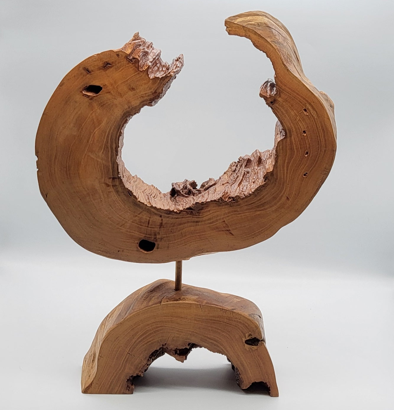 SCULPTURE RONDE INVERSEE SUR SOCLE CREU EN BOIS DE CERISIER - UNIQUE, ARTISANALE & ORIGINALE