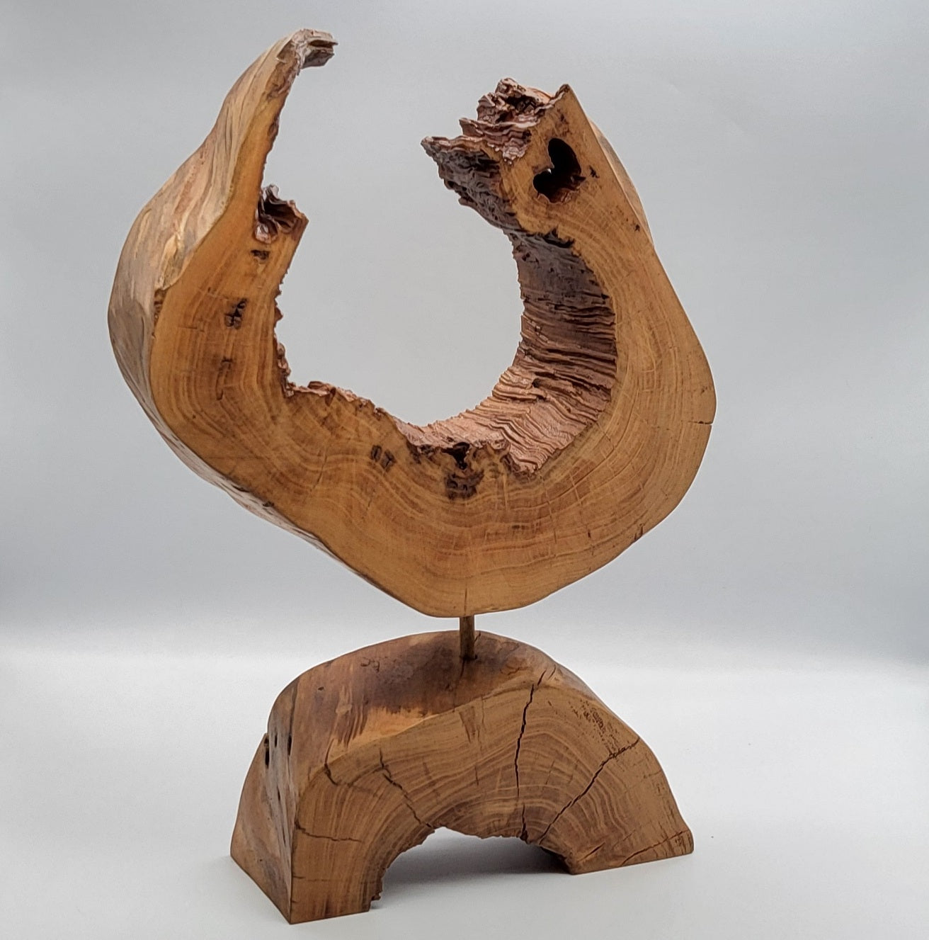 SCULPTURE RONDE INVERSEE SUR SOCLE CREU EN BOIS DE CERISIER - UNIQUE, ARTISANALE & ORIGINALE