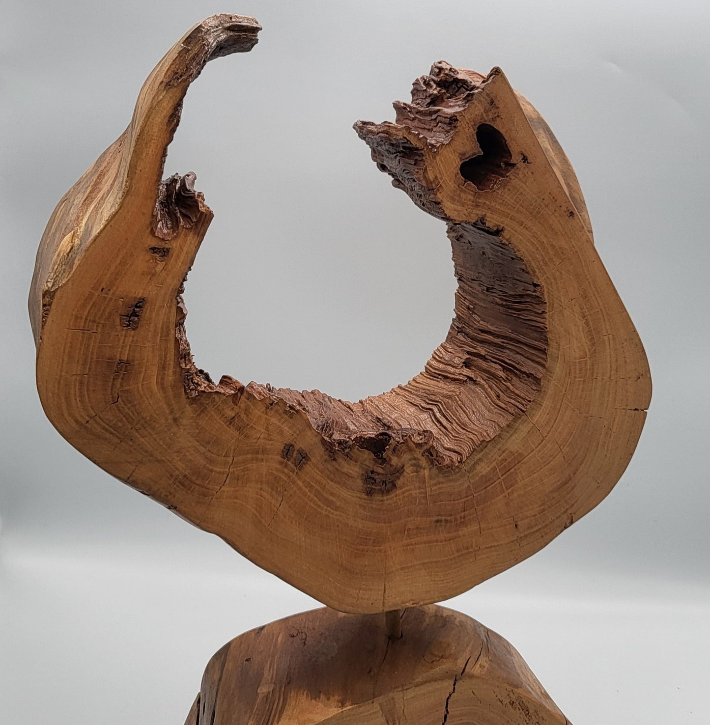 SCULPTURE RONDE INVERSEE SUR SOCLE CREU EN BOIS DE CERISIER - UNIQUE, ARTISANALE & ORIGINALE