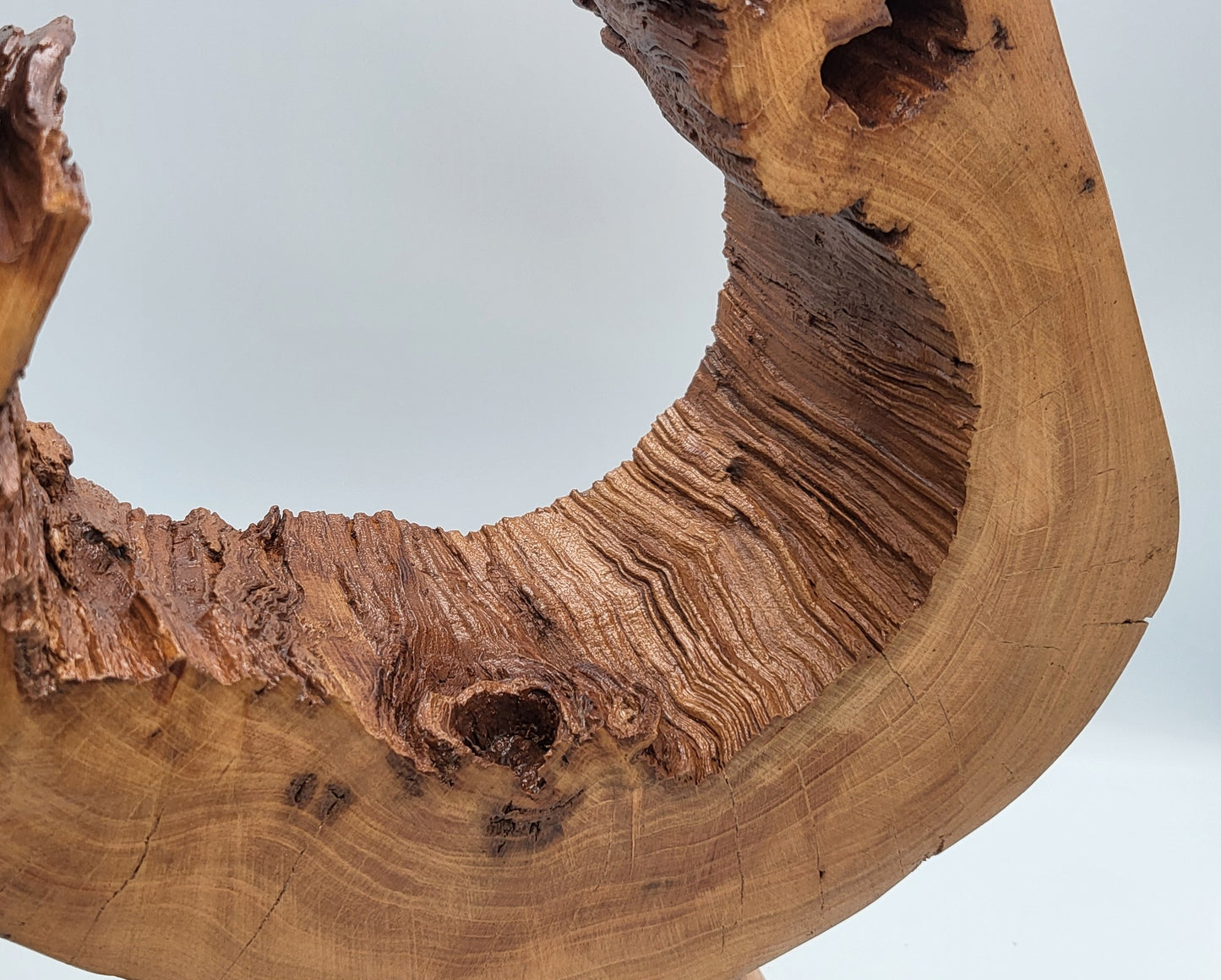 SCULPTURE RONDE INVERSEE SUR SOCLE CREU EN BOIS DE CERISIER - UNIQUE, ARTISANALE & ORIGINALE