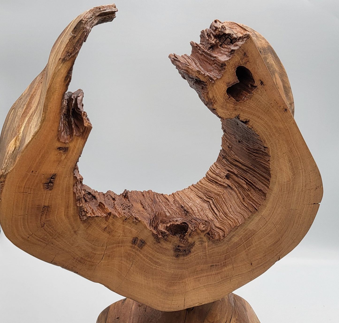 SCULPTURE RONDE INVERSEE SUR SOCLE CREU EN BOIS DE CERISIER - UNIQUE, ARTISANALE & ORIGINALE