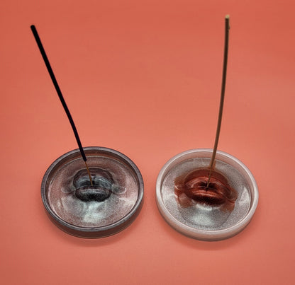 SUPPORTS À ENCENS " AUX BORDS DES LÈVRES " –  DÉCORATIONS ARTISANALES, UNIQUES & ORIGINALES AU CHOIX