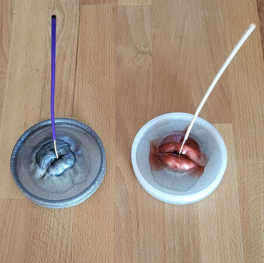 SUPPORTS À ENCENS " AUX BORDS DES LÈVRES " –  DÉCORATIONS ARTISANALES, UNIQUES & ORIGINALES AU CHOIX