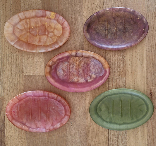 DIVERS SUPPORTS À SAVONS OVALES À RELIEFS - UNIQUES, ORIGINAUX & ARTISANAUX