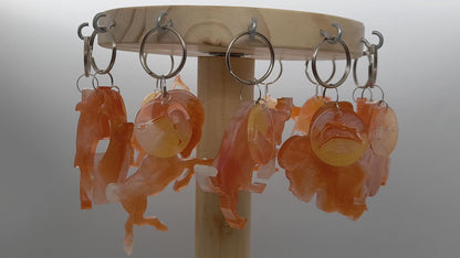 PORTES CLÉS " ROUGE ORANGÉ OR " SIGNES ASTROLOGIQUES + JETONS CONSTELLATIONS BIJOU DE SAC - ORIGINAL et ARTISANAL